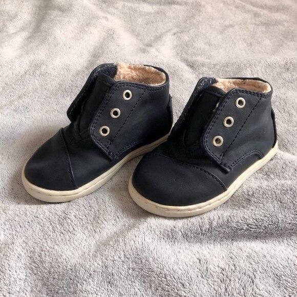 [Kids Size 5] TOMS Tiny Booties Baby Shoes Faux Shearling Fur Lined Warm Winter - Picture 2 of 7